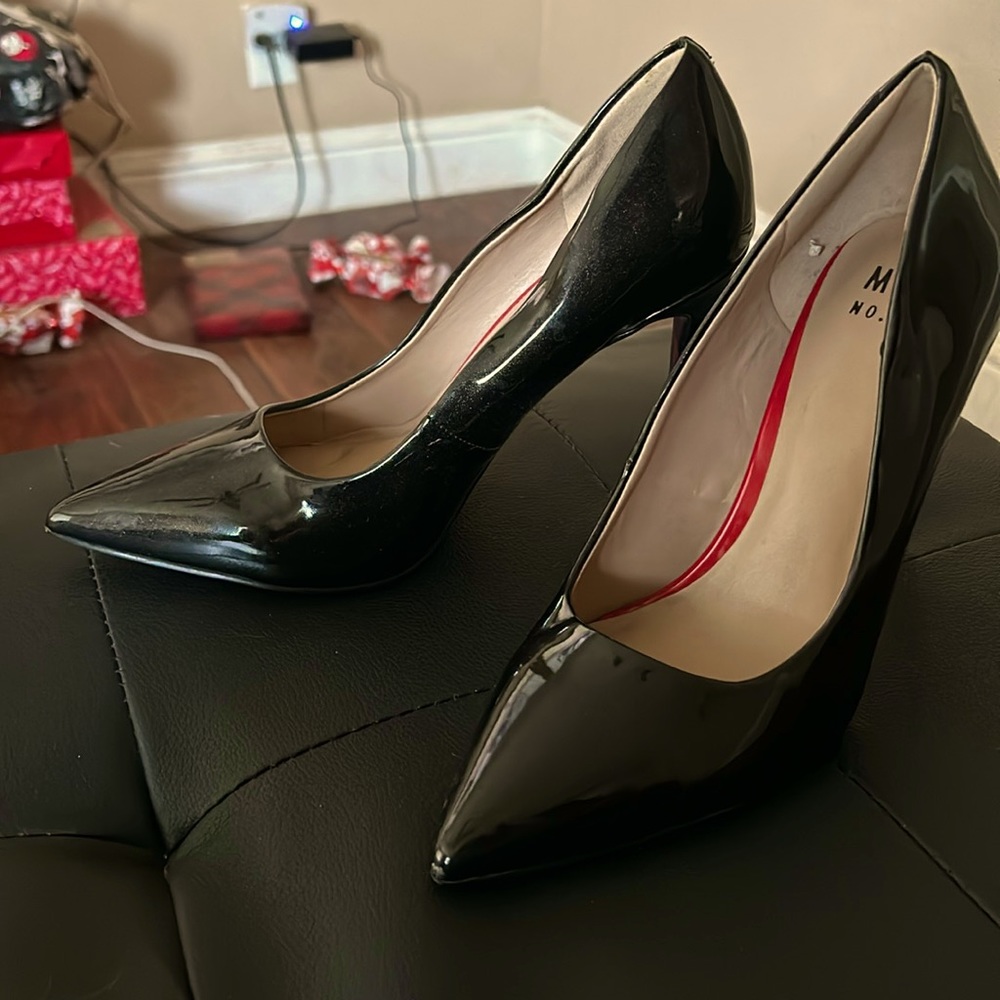 Never worn. In storage for too long.